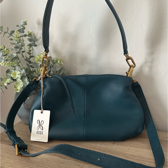 HOBO Handbags - NWT HOBO Advance Leather Shoulder Bag